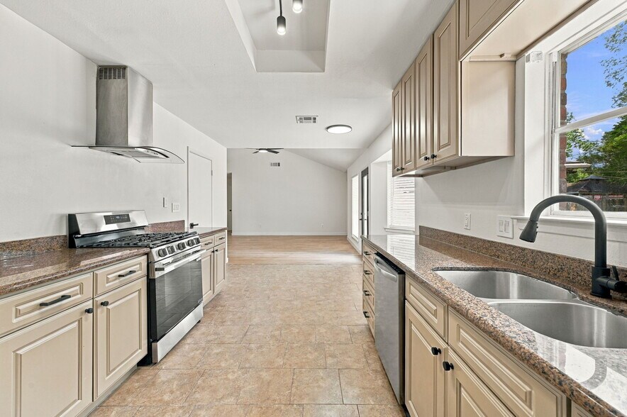 Building Photo - 8339 Carvel Ln