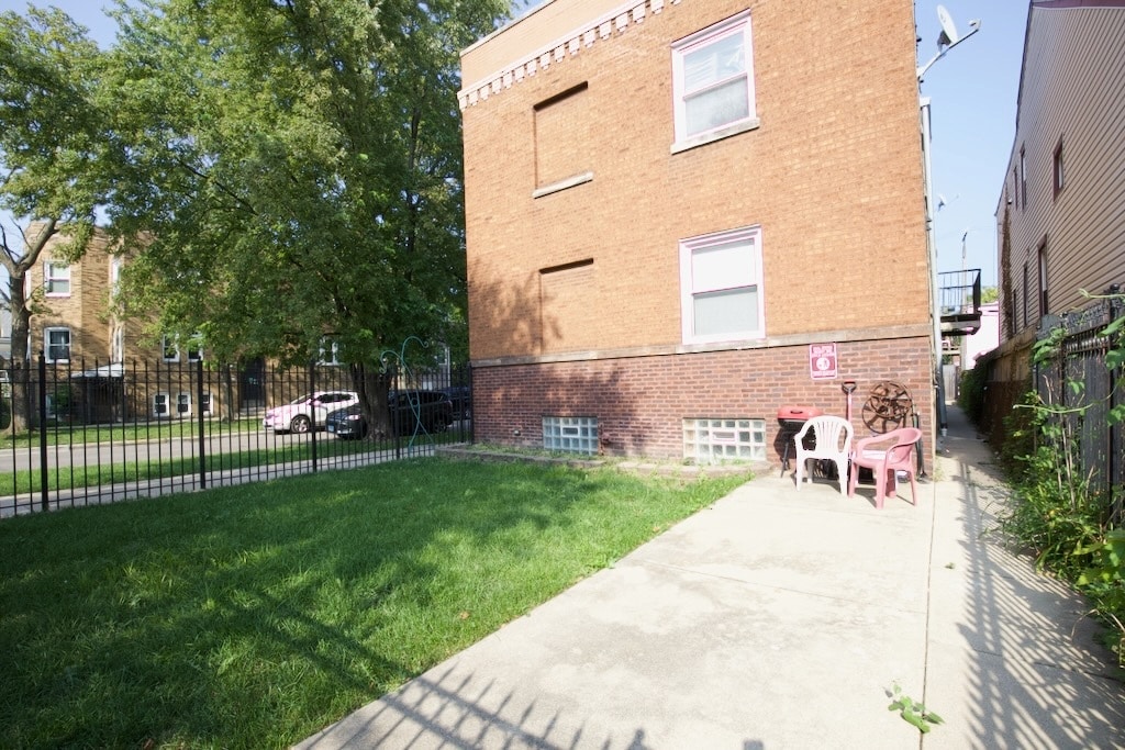 Building Photo - 3521 W Grace St