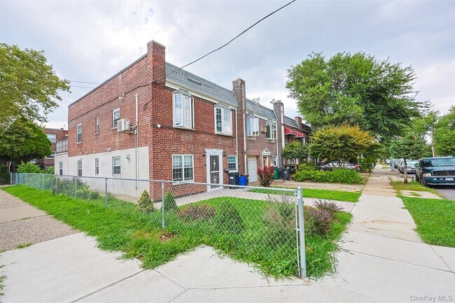 Building Photo - 90-01 70th Dr