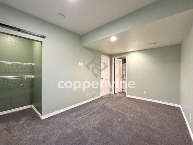 Building Photo - 5189 Thistle Dr