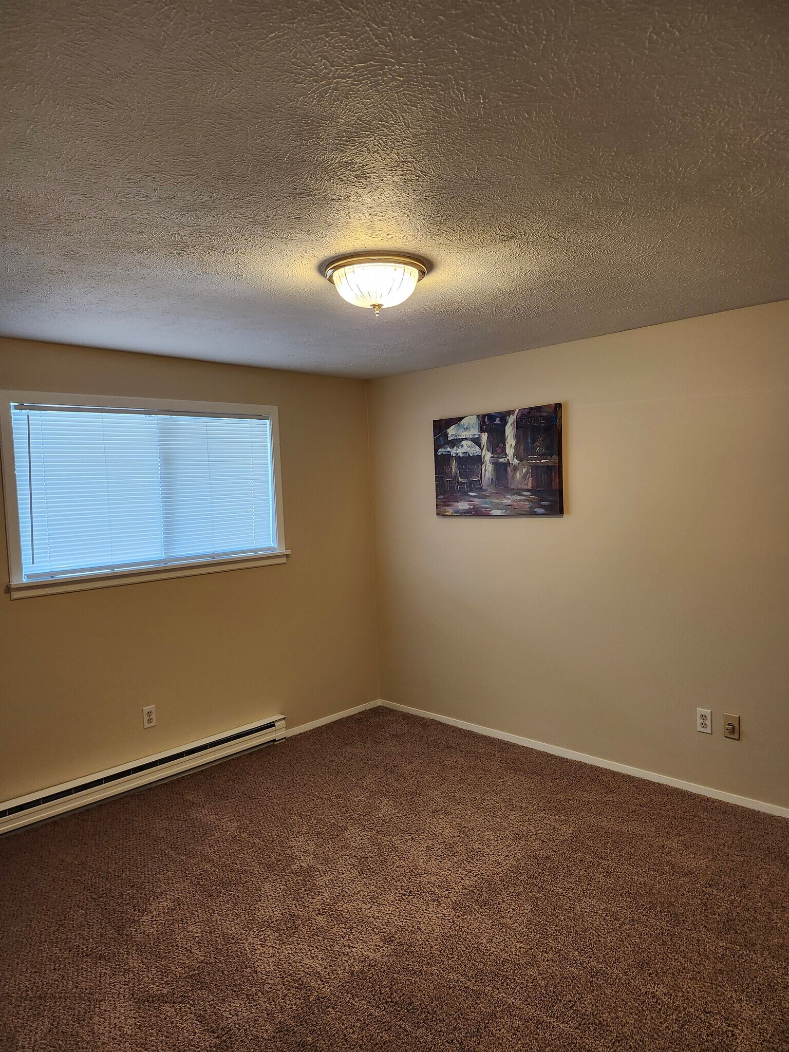 Building Photo - 2121 E Upriver Dr