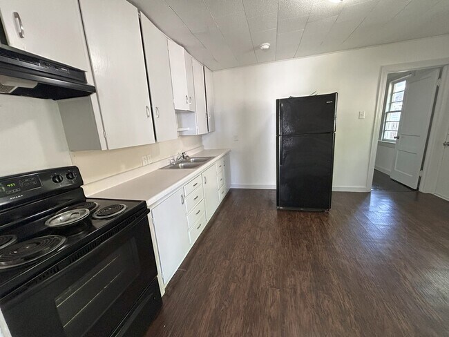 Building Photo - 607 W Center Ave