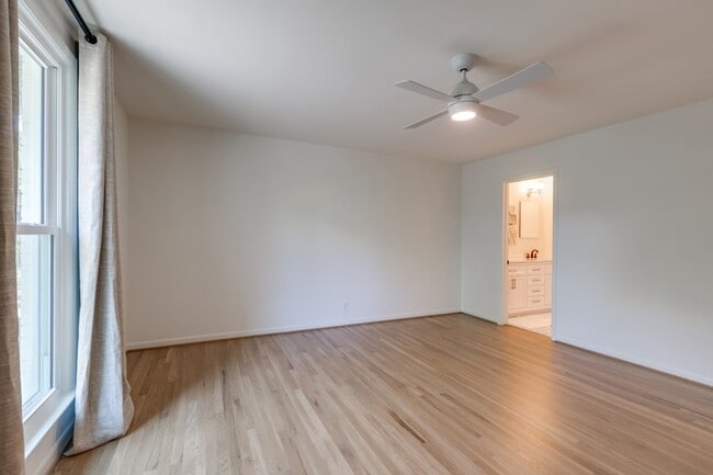 Building Photo - 1243 Saxon Dr