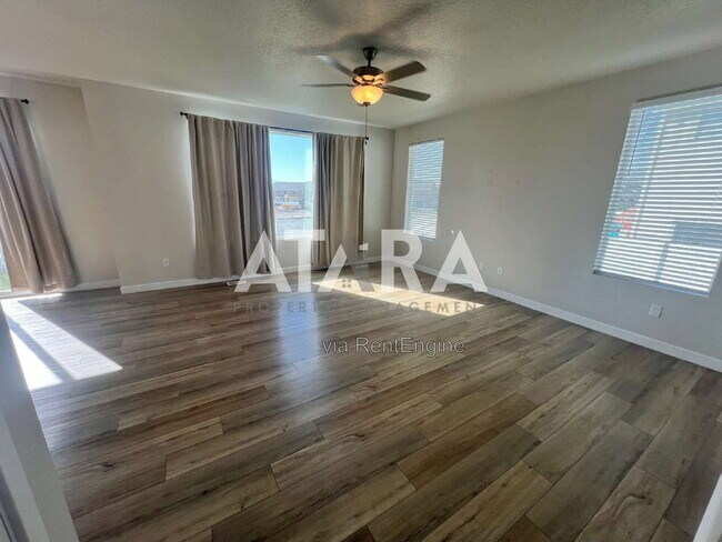 Building Photo - 1754 Oakwood Ln