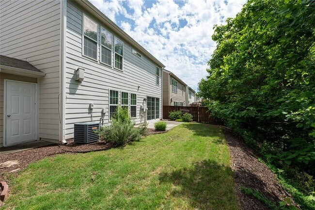 Building Photo - 331 Balaban Cir