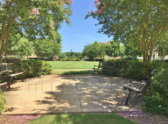 Building Photo - 113 Macalester Dr