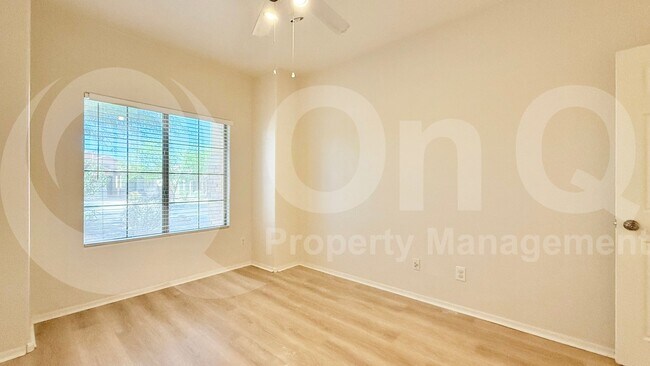 Building Photo - 2516 W Amber Sun Dr