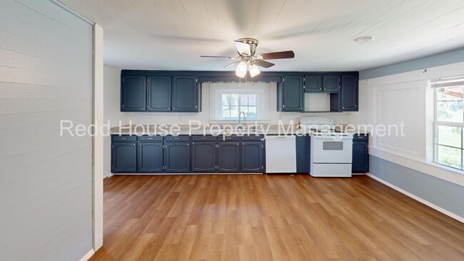 Building Photo - 103 Watkins St