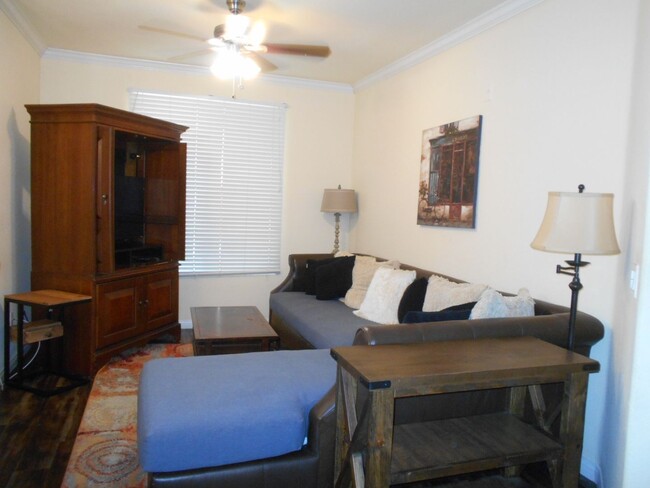 Building Photo - First Floor Fully Furnished 2 Bedroom Condo!