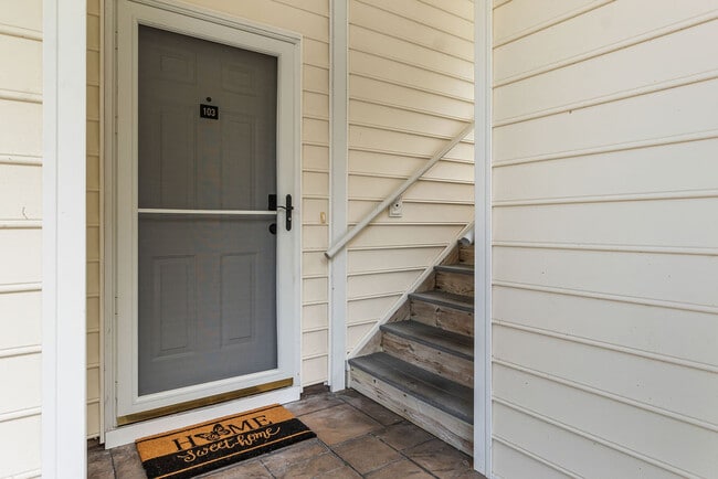 Building Photo - Woodmoor Condo