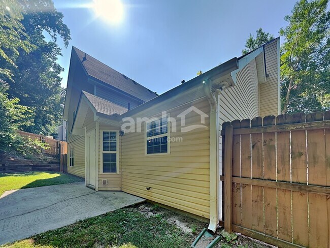 Building Photo - 1305 Carlysle Park Dr