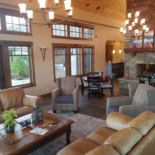 Building Photo - 3029 River Lakes Dr