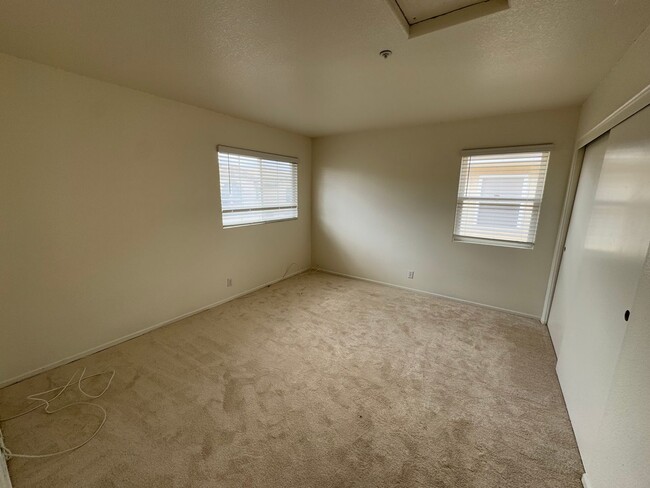 Building Photo - 3 bedroom -2.5 bathroom House