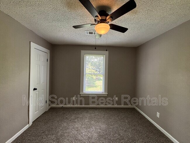 Building Photo - 4309 N Cypress St