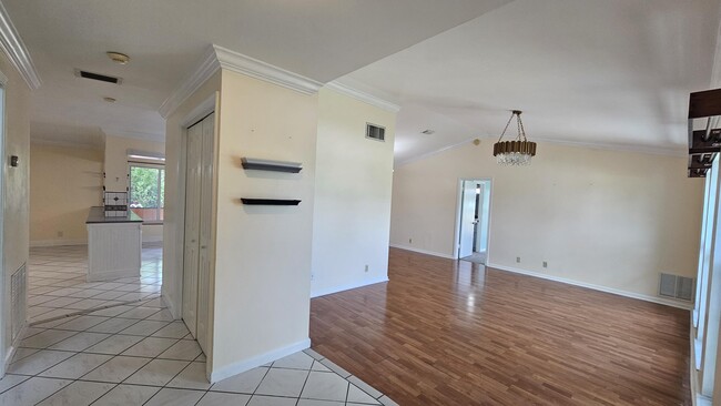 Building Photo - 12157 Sycamore Ln