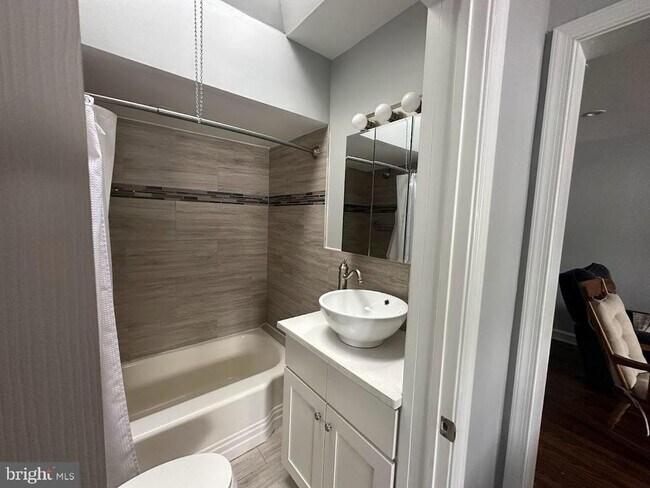 Building Photo - 39 S Easton Rd