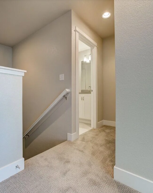 Building Photo - Modern 2 bed, 2.5 bath Townhome in Wellington, CO- Available July 10th!