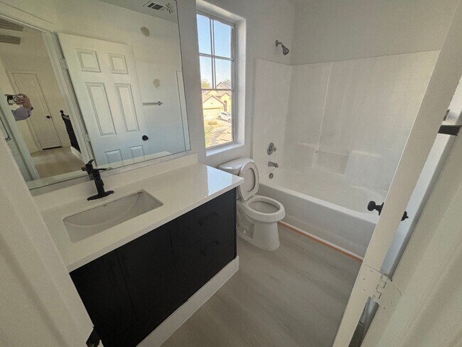 Building Photo - Spacious 4Br/3Ba Home in Galena Pointe – in North Las Vegas