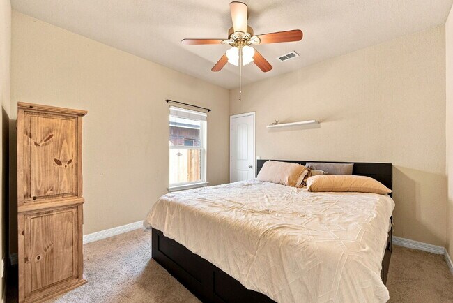 Building Photo - 8951 Highland Dawn