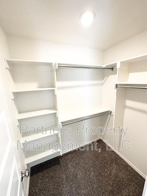 Building Photo - 823 S Amarillo Ave