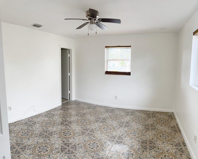 Building Photo - 1561 NE 109th St