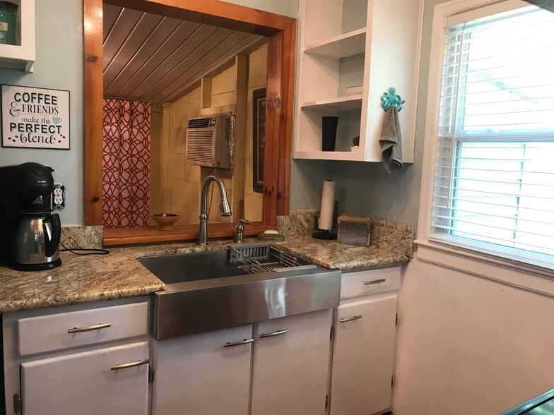 Pass thru to Dining Room is convenient for serving food and cleaning up - 1407 W Church St