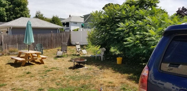 Building Photo - Charming 1st Floor Apartment in Convenient...