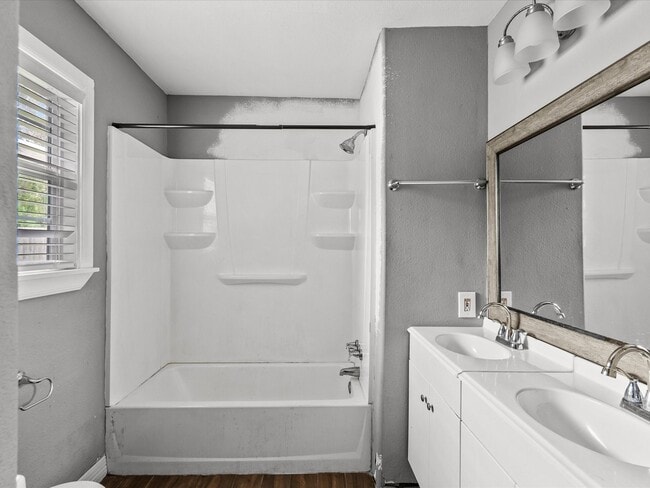 Building Photo - 2512 Jackson