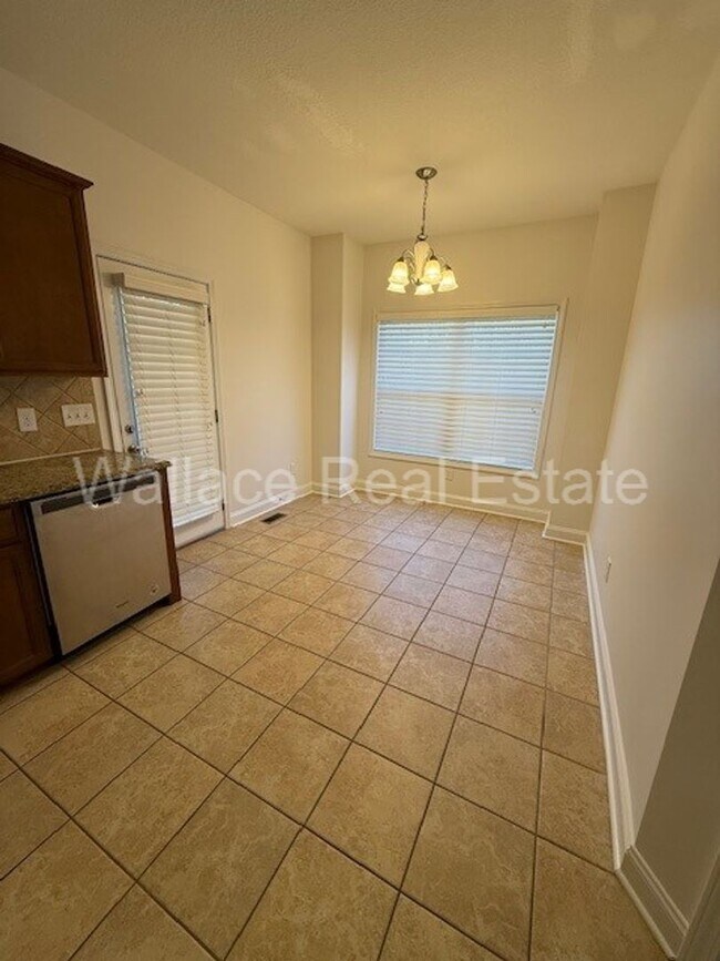 Building Photo - LOCATED IN HALLS:  BEAUTIFUL 2 STORY HOME WITH 3 BEDROOMS AND 2.5 BATHS