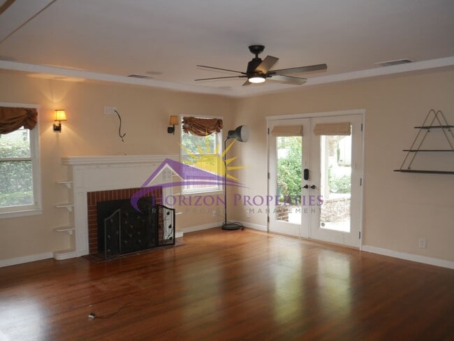 Building Photo - 841 Robertson Way