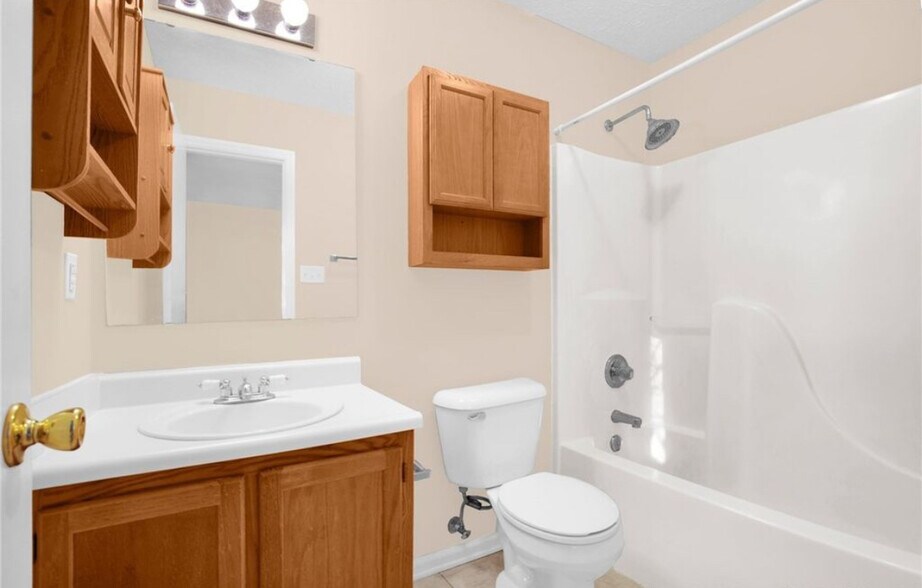 Building Photo - 1332 Oak Knolls Dr