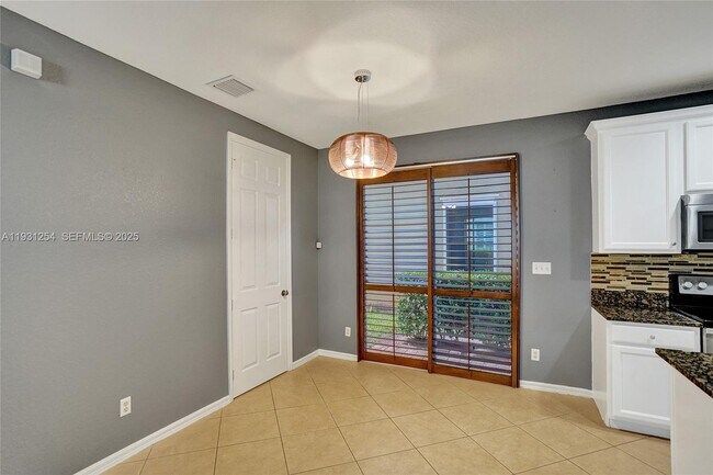 Building Photo - 2057 SE Avon Park Dr