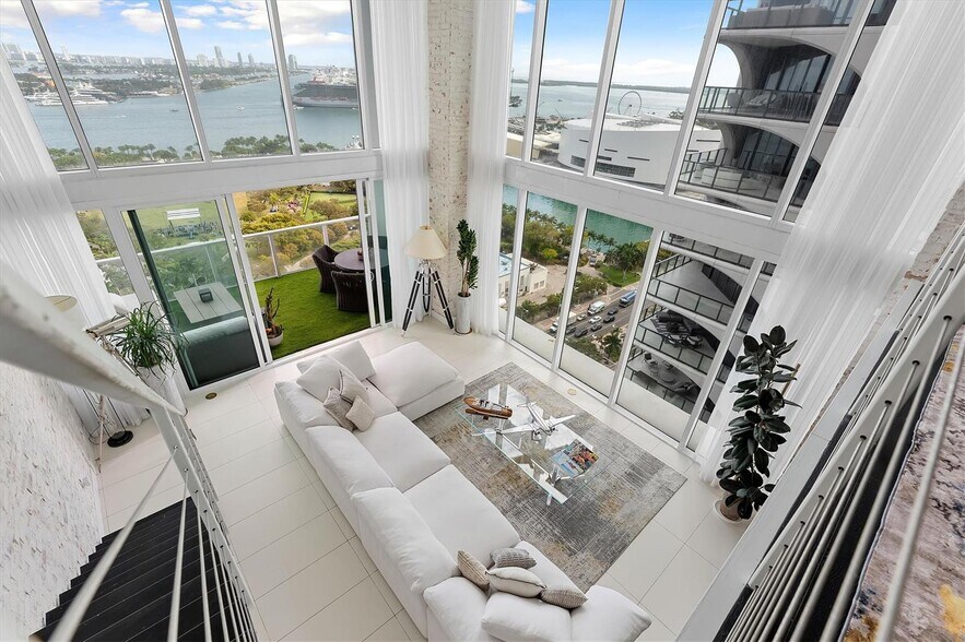 Building Photo - 1040 Biscayne Blvd