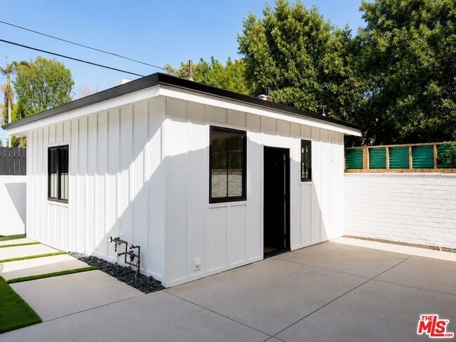 Building Photo - 6207 Babcock Ave