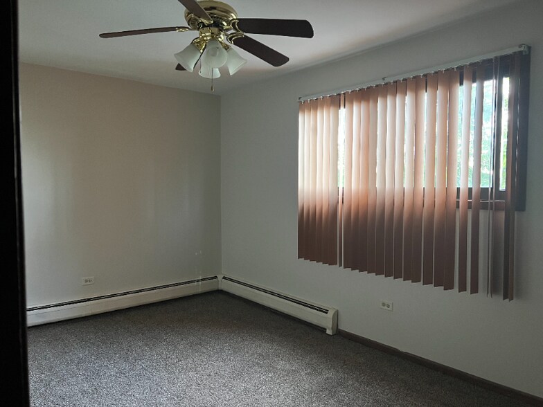 Building Photo - 14631 Lamon Ave