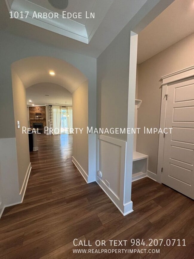 Building Photo - 1017 Arbor Edge Ln
