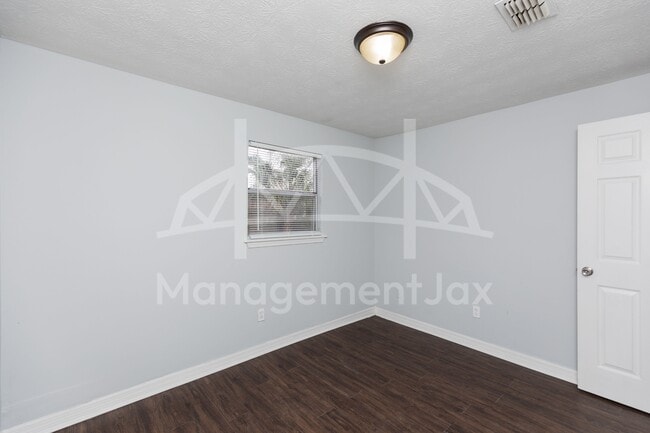 Building Photo - 2661 W 25th St