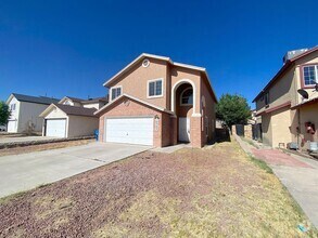 Building Photo - 4bed/2bath plus Bonus Loft!
