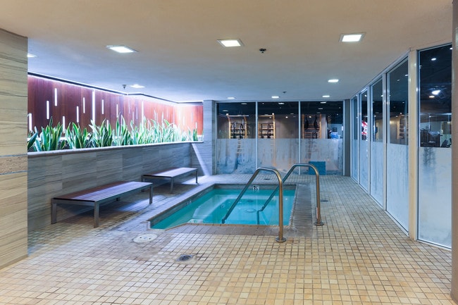 Hot Tub - Fuller-Martel Apartments