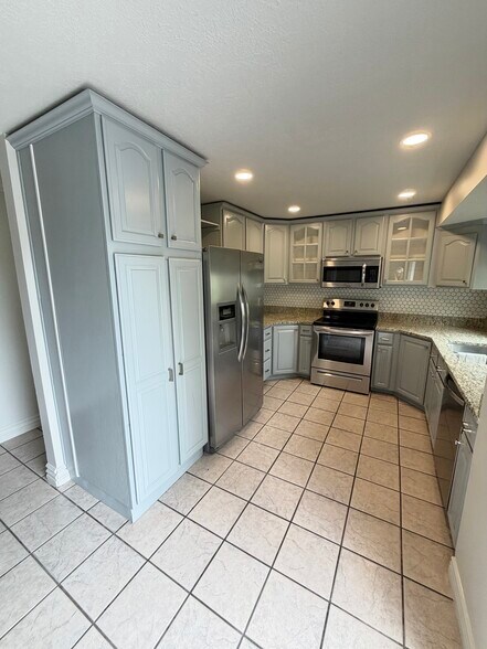 Kitchen - 465 E 6770 S