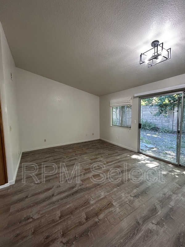 Building Photo - 652 Catalina Ct