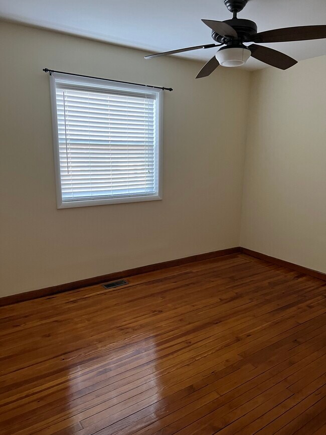 Building Photo - 1080 Chews Landing Rd