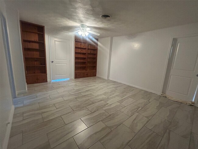 Building Photo - 7738 Dixie Dr