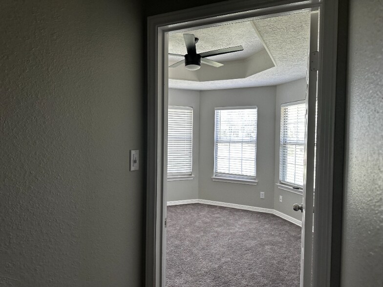 Building Photo - 216 Timberview Dr