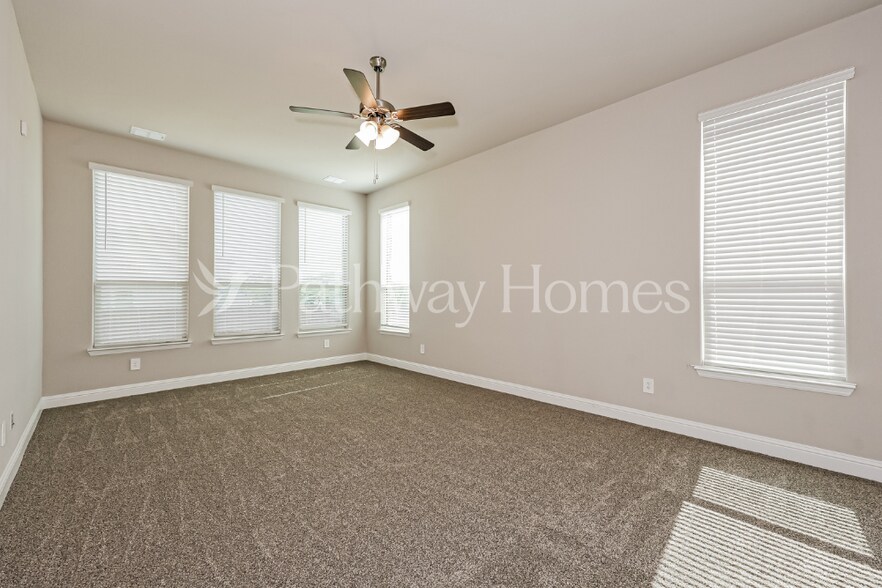 Building Photo - 838 Poppie Ln