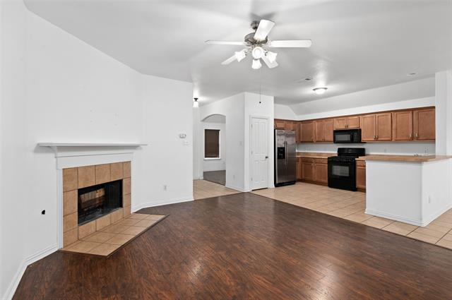 Building Photo - 2121 Castle Creek Dr