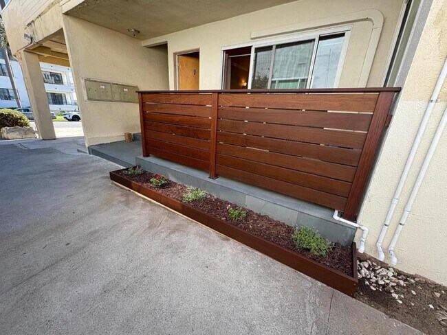 Building Photo - 11719 Mayfield Ave