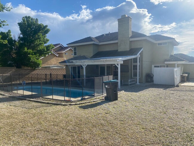Building Photo - Quartz Hill Pool Home