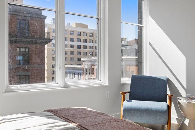 Building Photo - 693 Sutter St