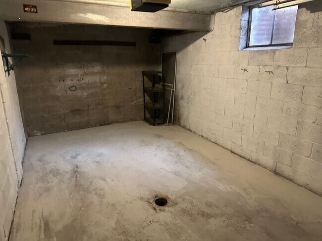 Building Photo - 3 bed/1 bath Single Family Home Pittsburgh, PA 15226